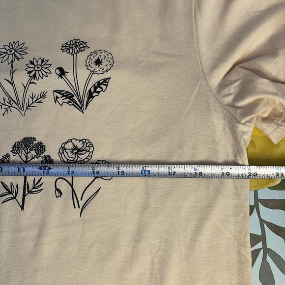 Beige Short Sleeve Tshirt Floral Print | Size Large 14 - Picture 3 of 5